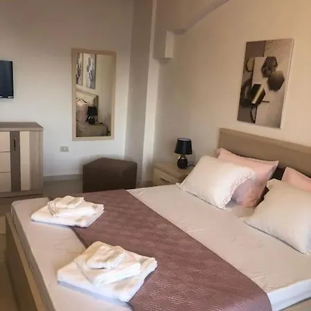 Cozy 1-Bedroom Flat, Beachside Durrës Esterno foto